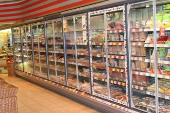scaffale refrigerato per latticini